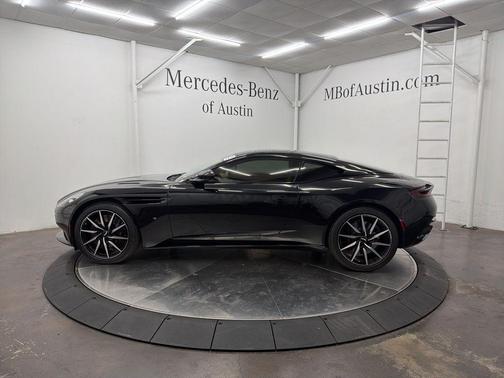 2017 Aston Martin DB11 Base