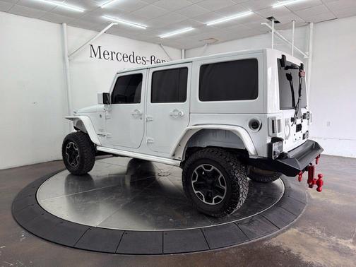 Bright White Clearcoat 2015 Jeep Wrangler Unlimited Sahara