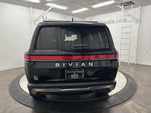 2024 Rivian R1S Adventure