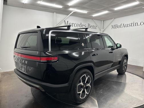 2024 Rivian R1S Adventure