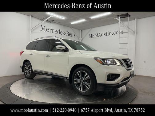 White 2017 Nissan Pathfinder Platinum