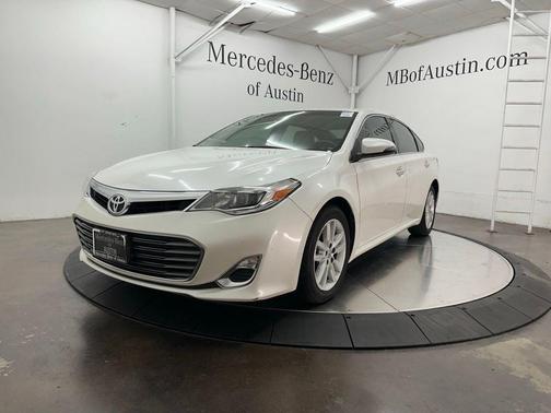 White 2013 Toyota Avalon XLE