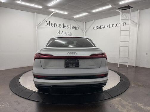 2021 Audi e-tron Premium Plus