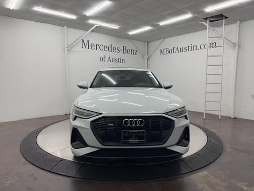 2021 Audi e-tron Premium Plus
