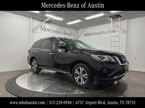 2017 Nissan Pathfinder SV