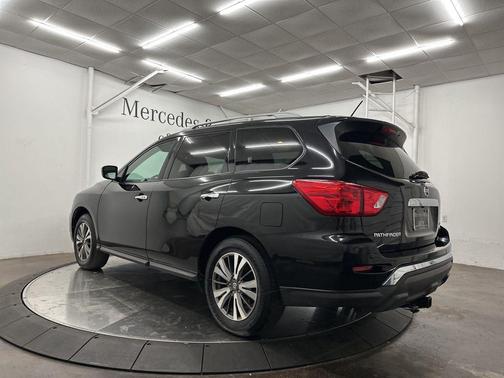 2017 Nissan Pathfinder SV