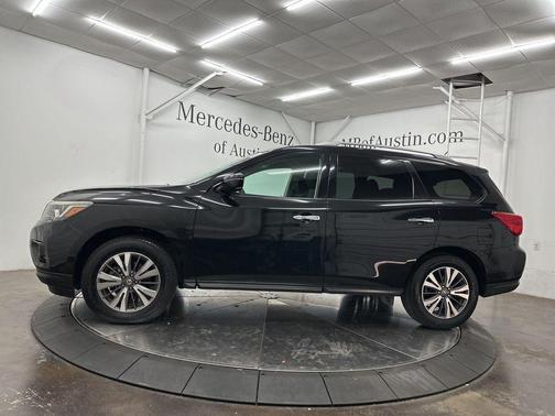 2017 Nissan Pathfinder SV