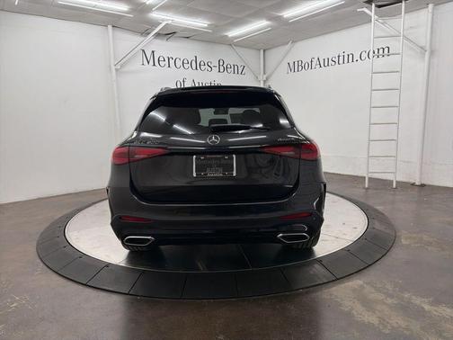 Graphite Gray Metallic 2026 Mercedes-Benz GLC 300 Base 4MATIC