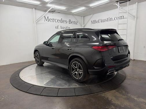 Graphite Gray Metallic 2026 Mercedes-Benz GLC 300 Base 4MATIC