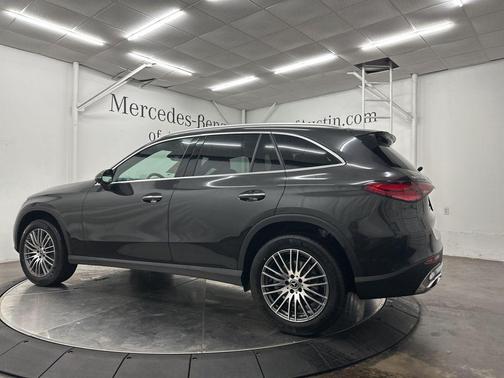 Graphite Gray Metallic 2026 Mercedes-Benz GLC 300 Base 4MATIC