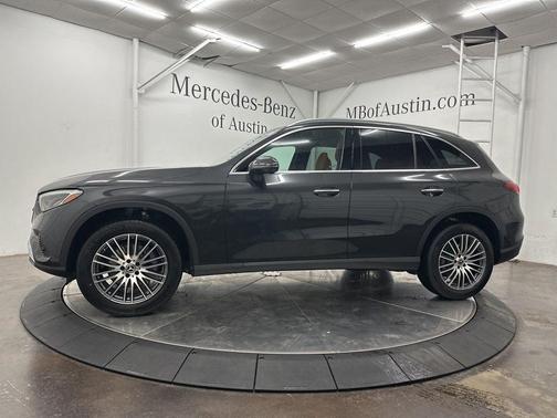 Graphite Gray Metallic 2026 Mercedes-Benz GLC 300 Base 4MATIC