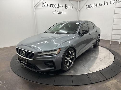 2019 Volvo S60 T6 R-Design