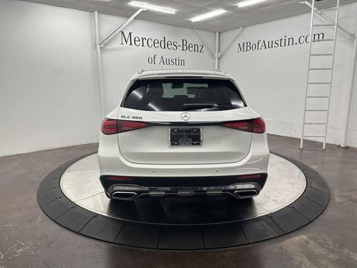 2026 Mercedes-Benz GLC 300 Base