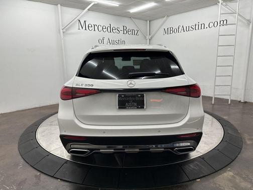 Polar White 2026 Mercedes-Benz GLC 300 Base