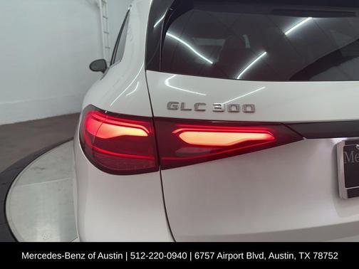 Polar White 2026 Mercedes-Benz GLC 300 Base