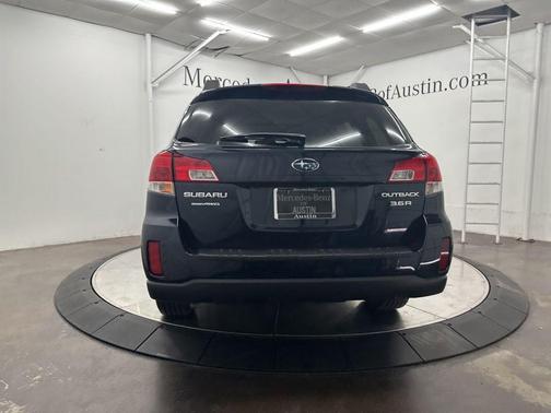 Deep Indigo Pearl 2014 Subaru Outback 3.6R Limited
