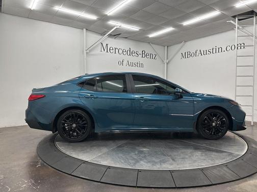 Ocean 2025 Toyota Camry SE