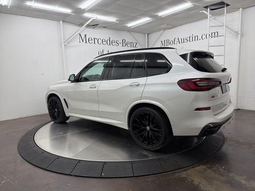 Mineral White Metallic 2023 BMW X5 M50i
