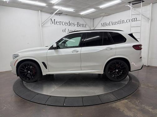 Mineral White Metallic 2023 BMW X5 M50i