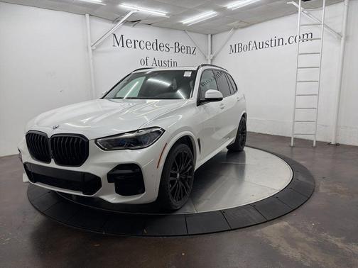 Mineral White Metallic 2023 BMW X5 M50i