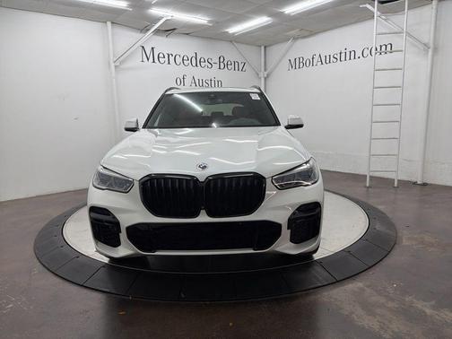 Mineral White Metallic 2023 BMW X5 M50i