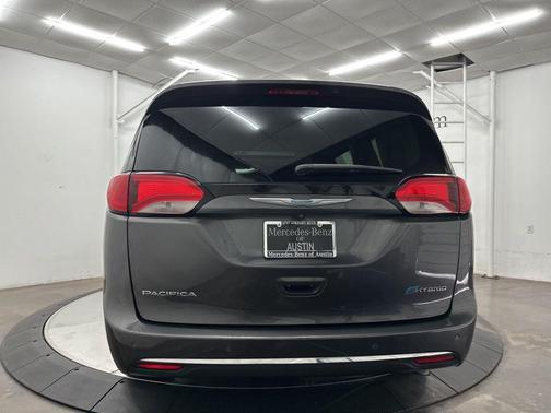 Granite Crystal Clearcoat Metallic 2018 Chrysler Pacifica Hybrid Limited