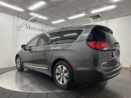 Granite Crystal Clearcoat Metallic 2018 Chrysler Pacifica Hybrid Limited
