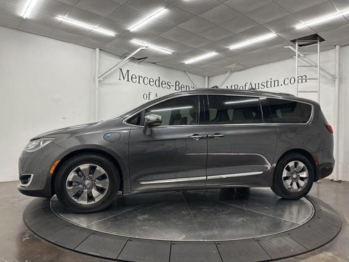 Granite Crystal Clearcoat Metallic 2018 Chrysler Pacifica Hybrid Limited