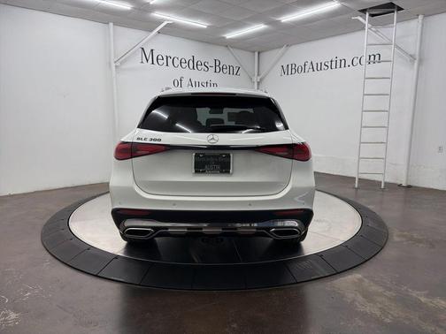 2026 Mercedes-Benz GLC 300 Base