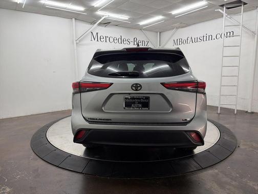 Silver 2022 Toyota Highlander LE