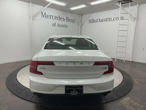 2018 Volvo S90 T5 Momentum