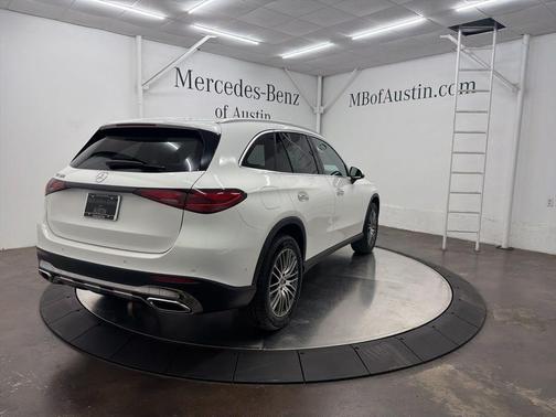 Polar White 2026 Mercedes-Benz GLC 300 Base