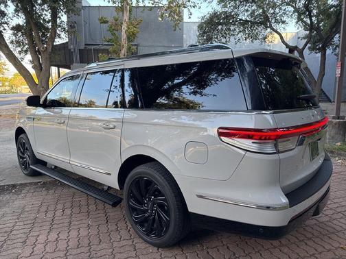 2022 Lincoln Navigator L Reserve