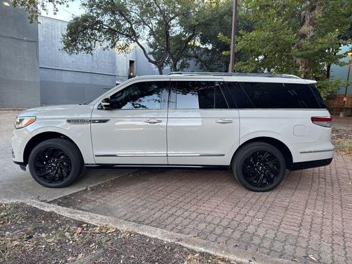 2022 Lincoln Navigator L Reserve
