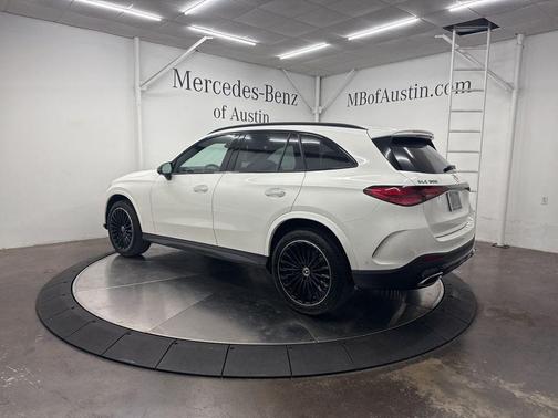 Polar White 2026 Mercedes-Benz GLC 300 Base