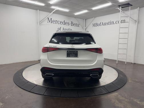 Polar White 2026 Mercedes-Benz GLC 300 Base