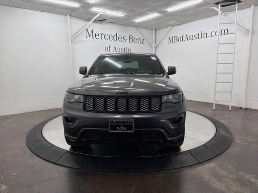 Granite Crystal Clearcoat Metallic 2017 Jeep Grand Cherokee Altitude