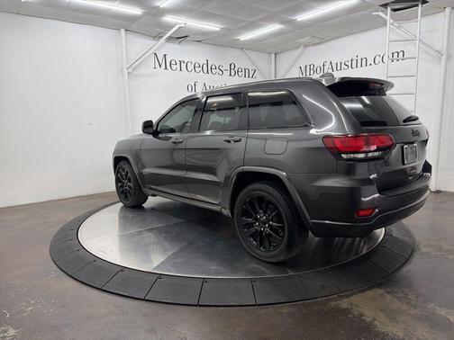 Granite Crystal Clearcoat Metallic 2017 Jeep Grand Cherokee Altitude