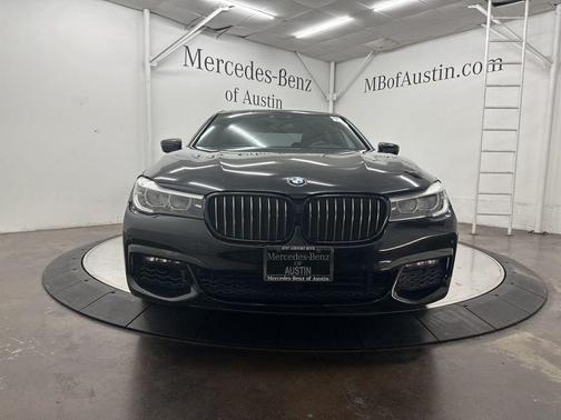 Black Sapphire Metallic 2018 BMW 740 i