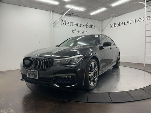 Black Sapphire Metallic 2018 BMW 740 i