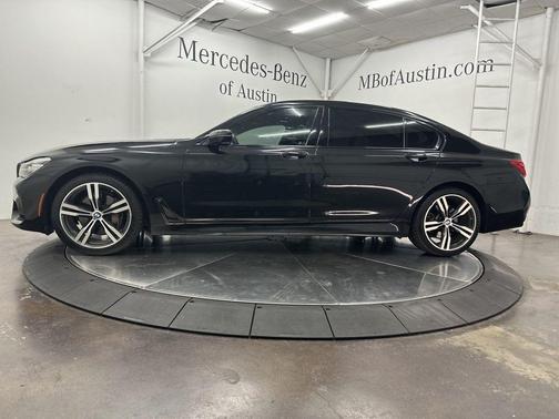 Black Sapphire Metallic 2018 BMW 740 i