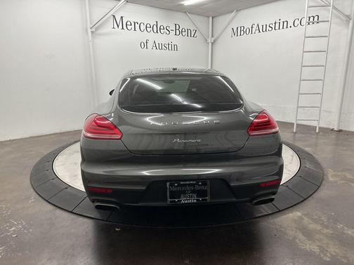 2016 Porsche Panamera 4