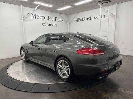 2016 Porsche Panamera 4