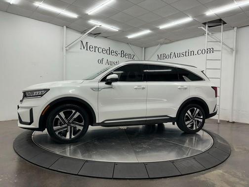 Snow White Pearl 2023 Kia Sorento Hybrid EX