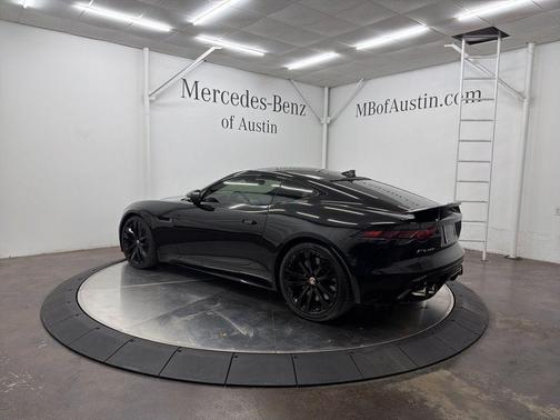 2019 Jaguar F-TYPE R