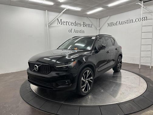 2022 Volvo XC40 T5 R-Design