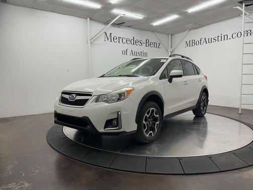 Crystal White Pearl 2017 Subaru Crosstrek 2.0i Premium