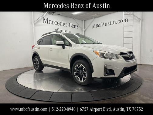 Crystal White Pearl 2017 Subaru Crosstrek 2.0i Premium