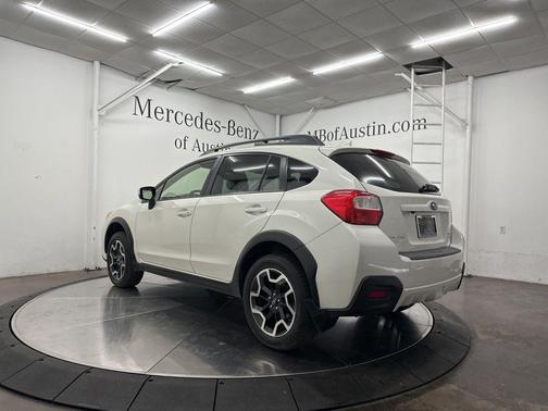 Crystal White Pearl 2017 Subaru Crosstrek 2.0i Premium