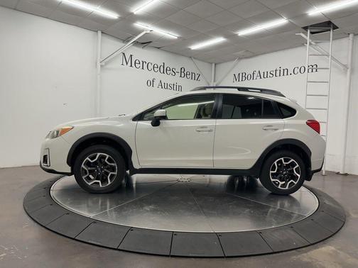 Crystal White Pearl 2017 Subaru Crosstrek 2.0i Premium